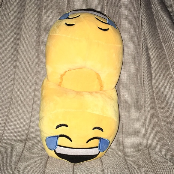 Emoji Slippers - Picture 4 of 6